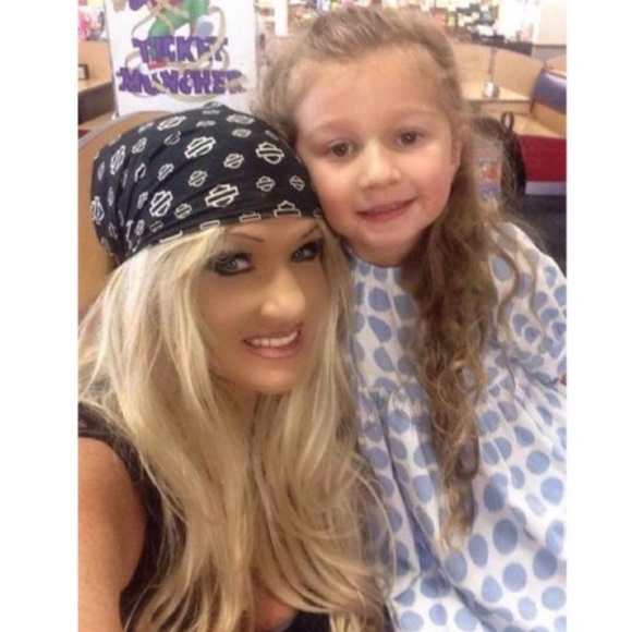 #2 ♥️Meet Your Posher, Melinda♥️Posh Ambassador♥️ - Picture 2 of 10